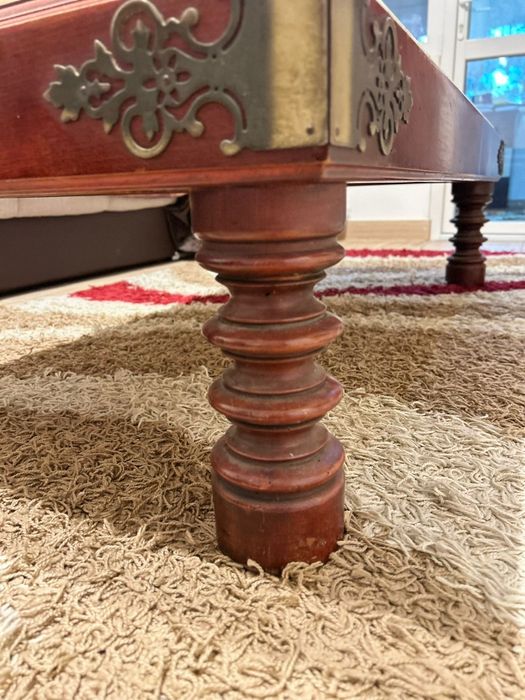 Masă de lemn masiv cu marmură