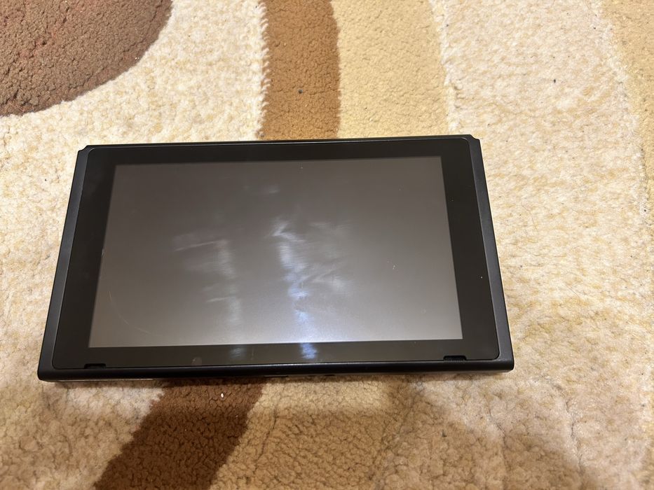 Nintendo Switch V2 + 2 jocuri + accesorii complete – 1100 lei