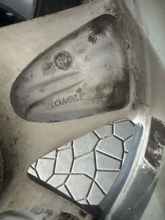 Продам диски от рав4 оригинал тойота