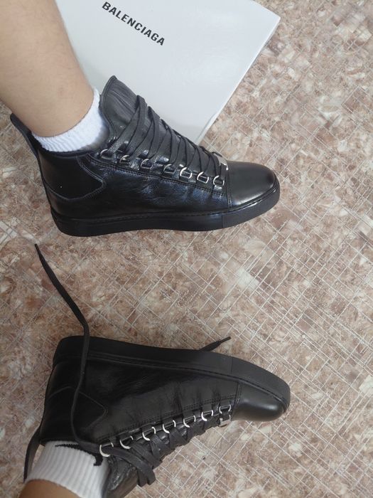 BALENCIAGA arena size 39