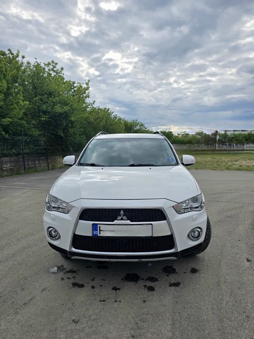 Vând Mitsubishi Outlander 2012 4x4