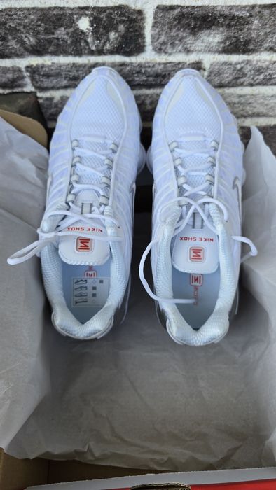 Чисто нови маратонки Nike Shox TL