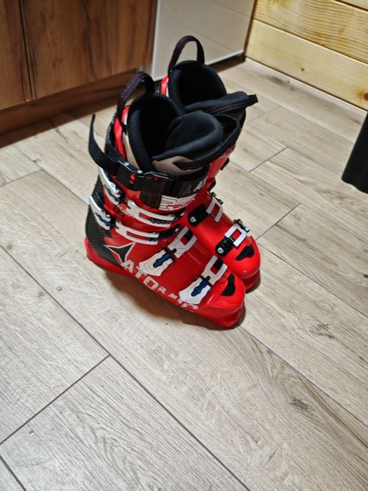Продавам състезателни ски обувки Атомик