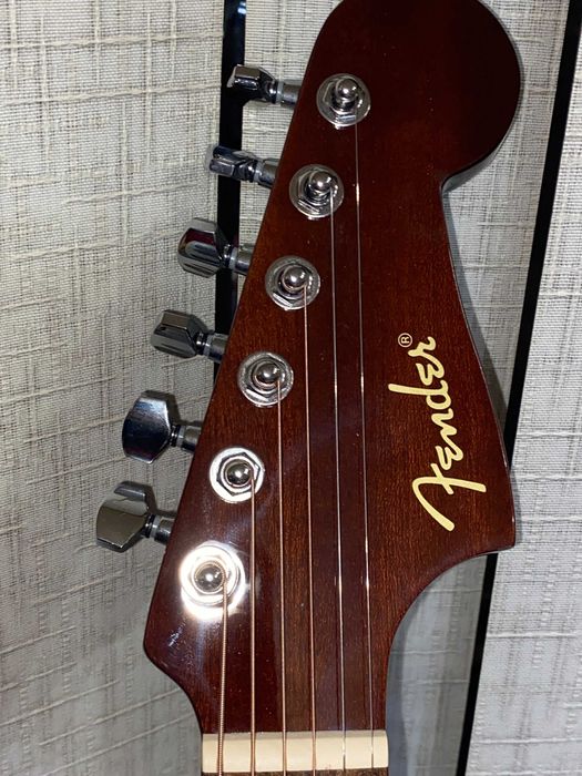 Нова акустична китара Fender California Redondo