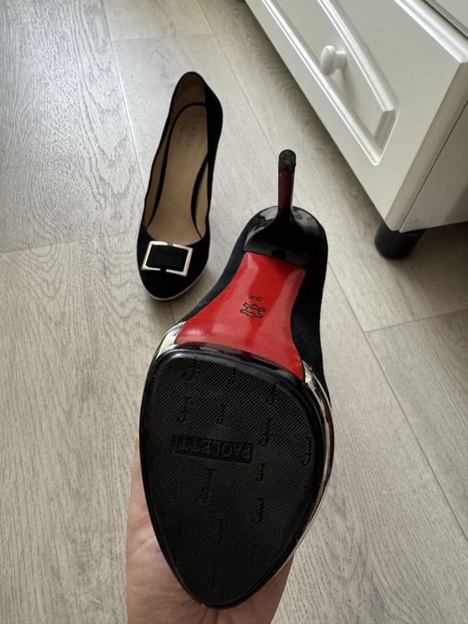 Продам женские туфли.