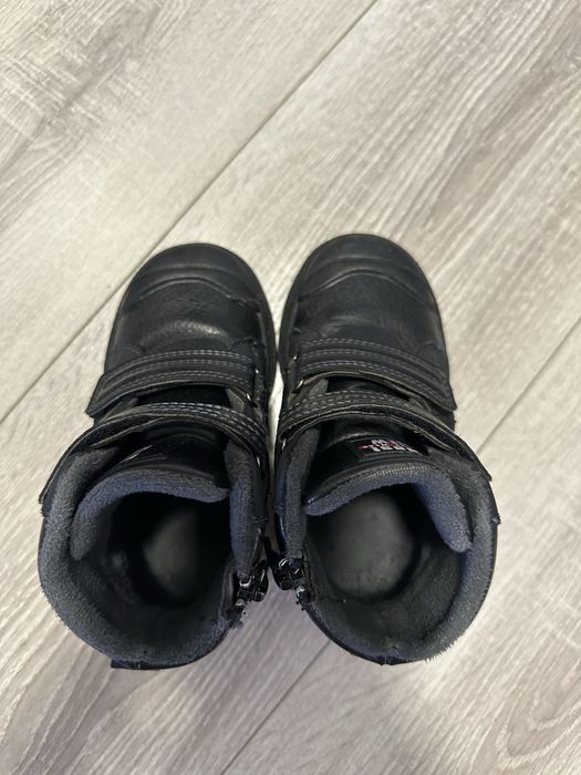 Продам детскую обувь