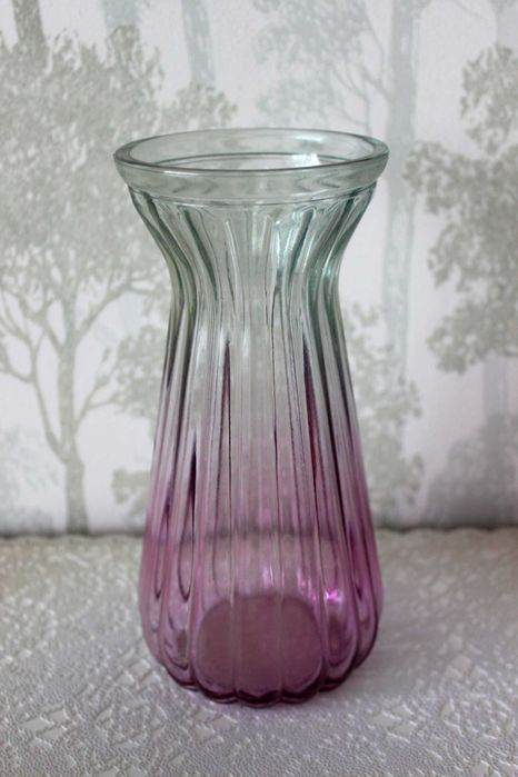 Ваза из цветного стекла