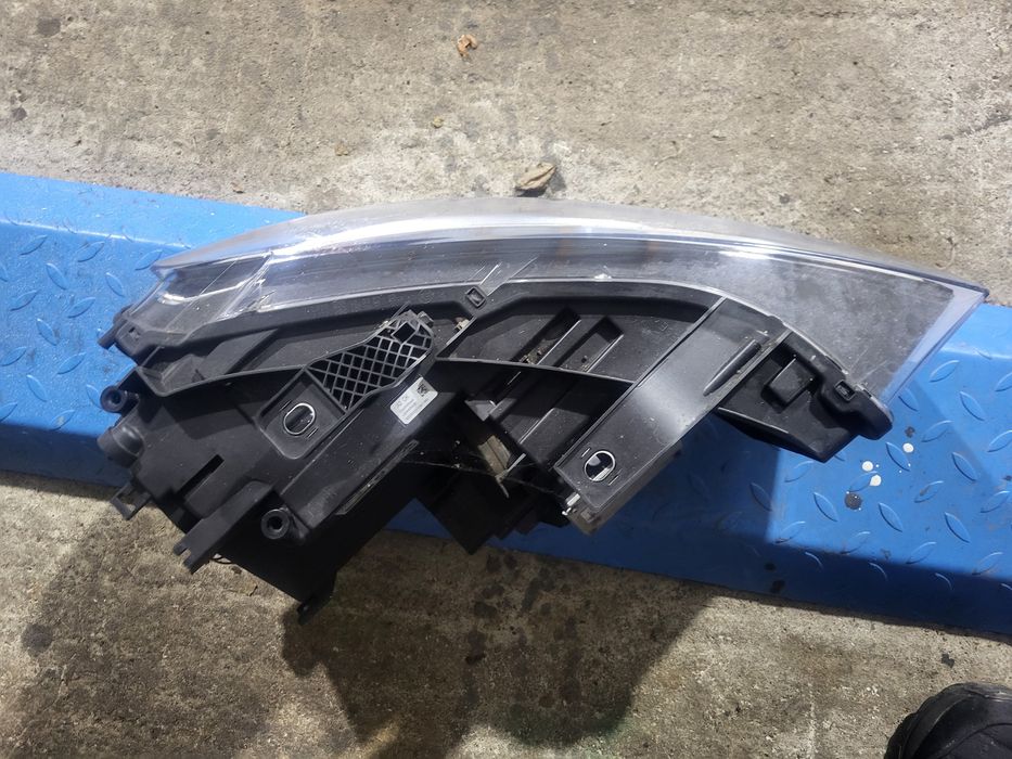 Ляв фар за Audi Q3