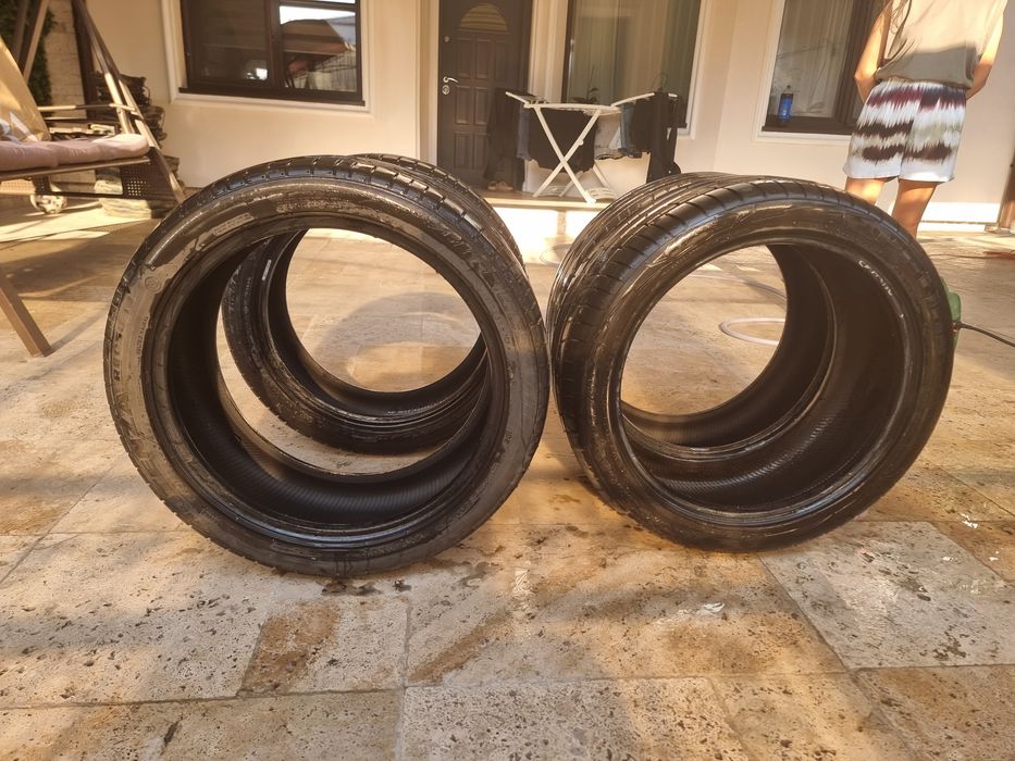 Set anvelope vara 245 40 18 Bridgestone RFT