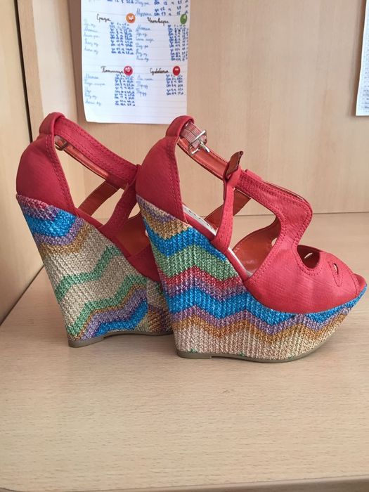 Босоножки женские