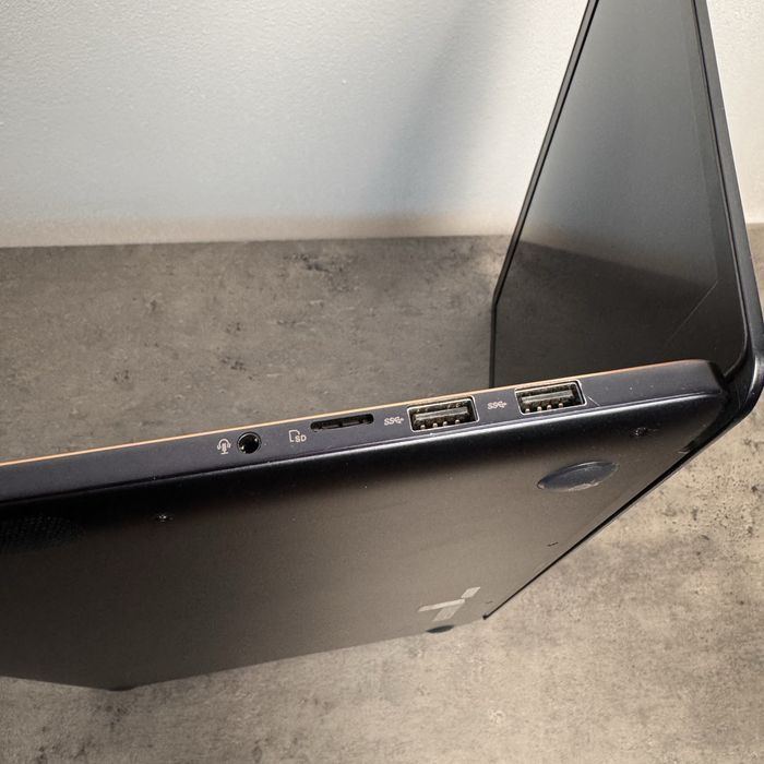 Vand Laptop Asus ZenBook Pro i7