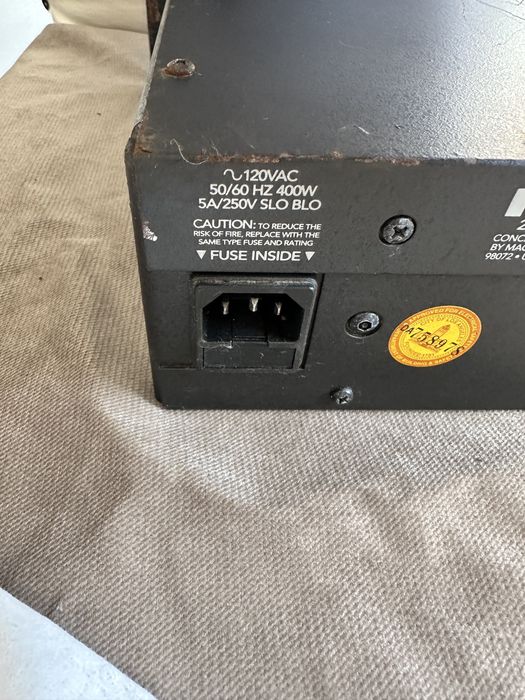 Sursa de alimentare Mackie 220 wati