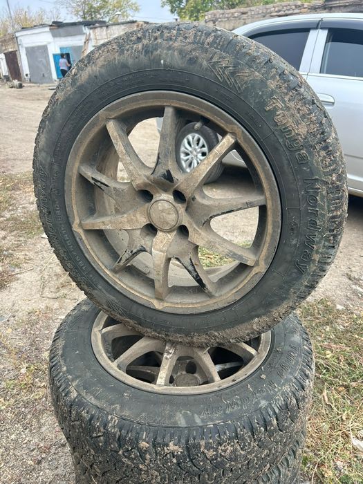Продам зимние шины, с дисками R15