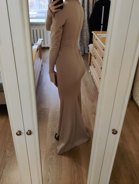 Платье бежевое M 44