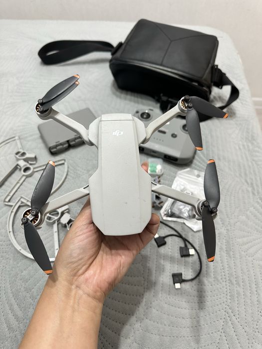 Дрон DJI mini 2  SE Fly More Combo