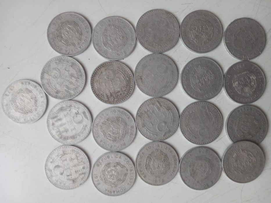 Vând monede din 1978 negociabil prețul de 400 de lei bucata negociabi!
