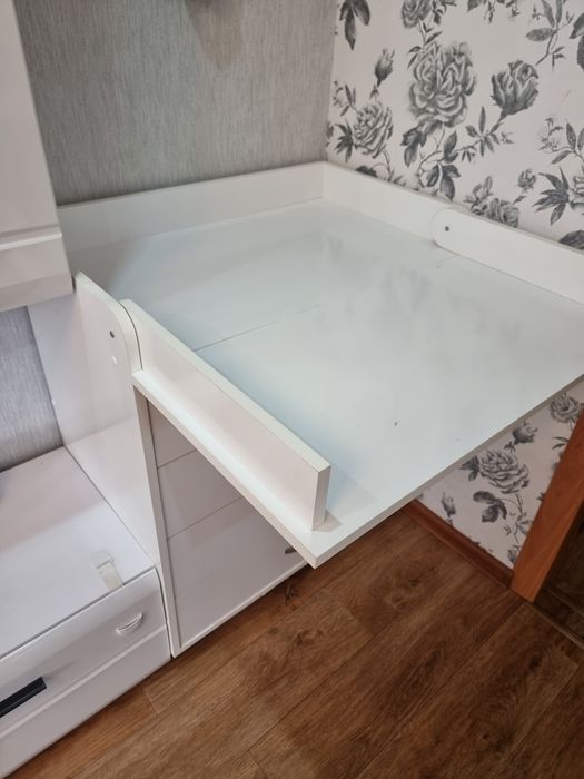 Комод с пеленальным столом.