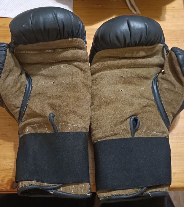 Срочно продам боксерские перчатки