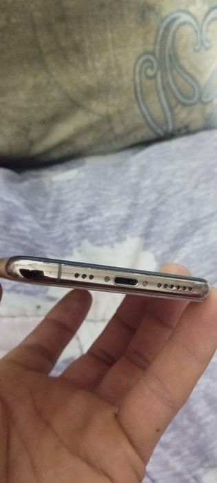 iPhone xs голд продам 64гб