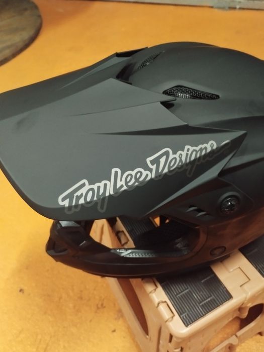 Troy lee каска youth gp размер 50-51 YM