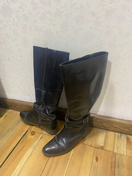 продаются женские  кожанные сапоги, размер 40