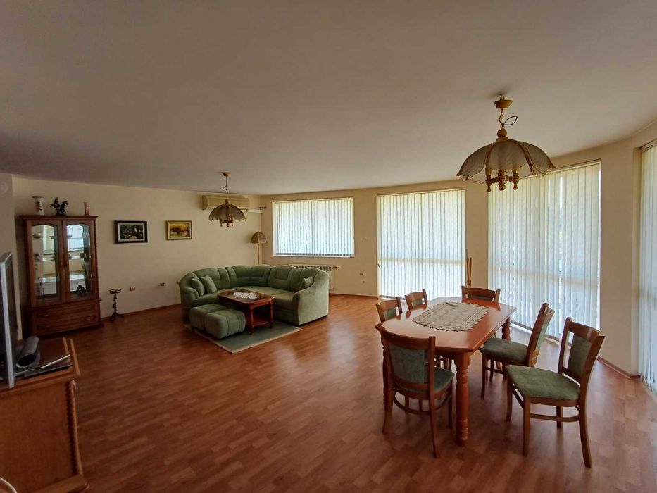 Продава се Тристаен апартамент в Шумен, Пазара - 156 кв.м за 1095 €/кв.м - Снимка #8