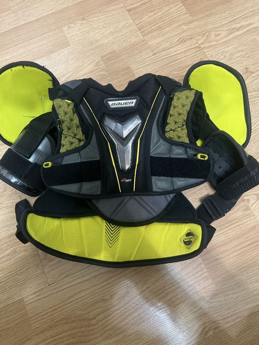 Продам экиперовку бауер суприм нагрудник 1С