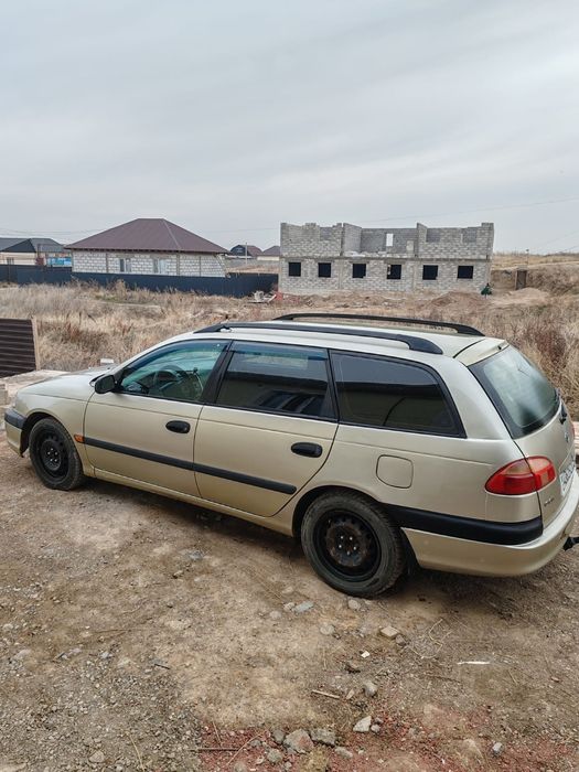 Toyota Avensis 2002 машина