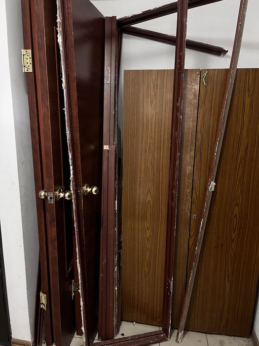 Отдам даром линолеум и двери