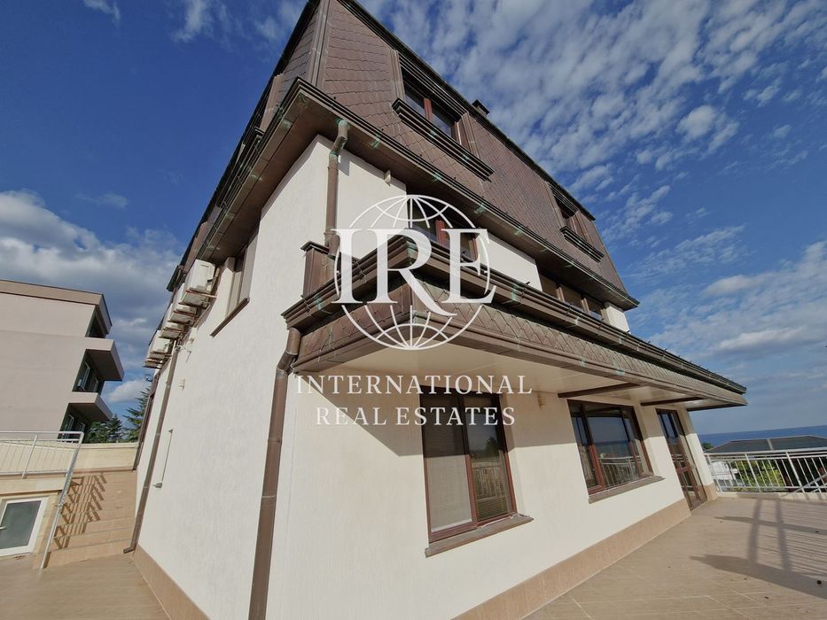 Комфортна четириетажна къща с нескриваема морска панорама!