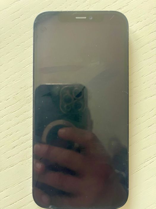 Vand telefon iphone 12