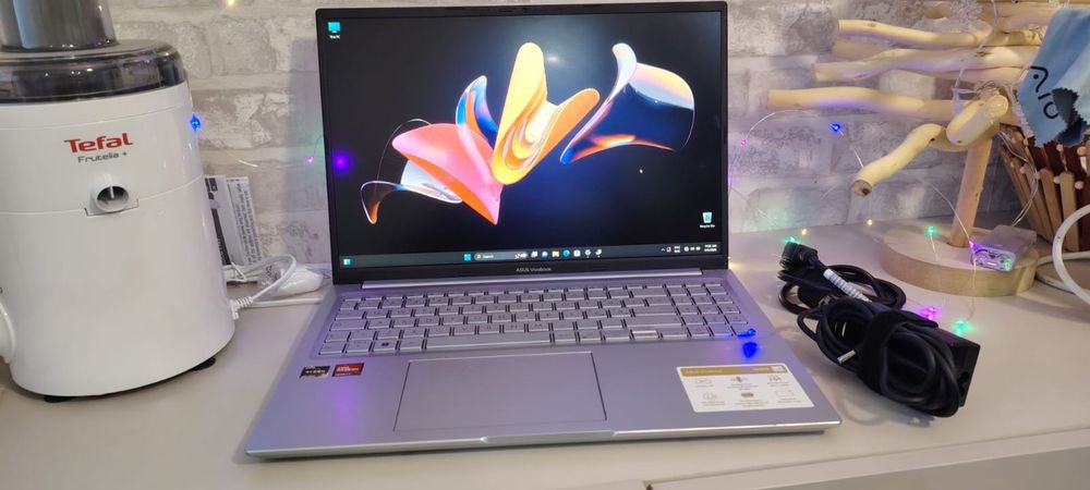 Asus Vivobook 16" OLED 4k Model M1603q  Procesor AMD Ryzen 5 5600H 3,30Mh