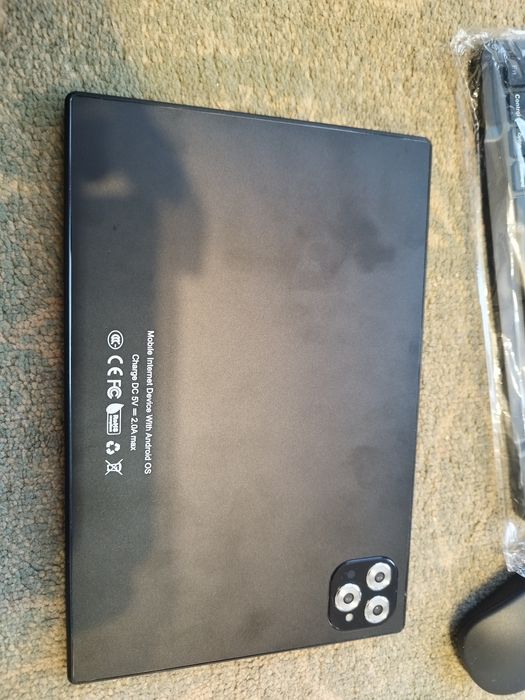 Таблет работещ за части.