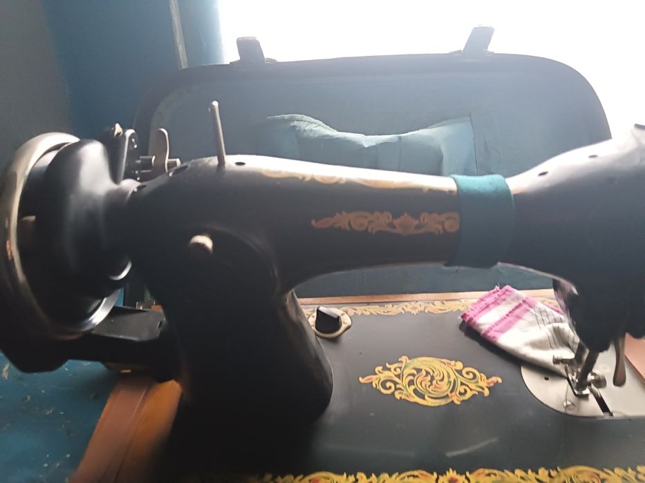 Продам швейную машину