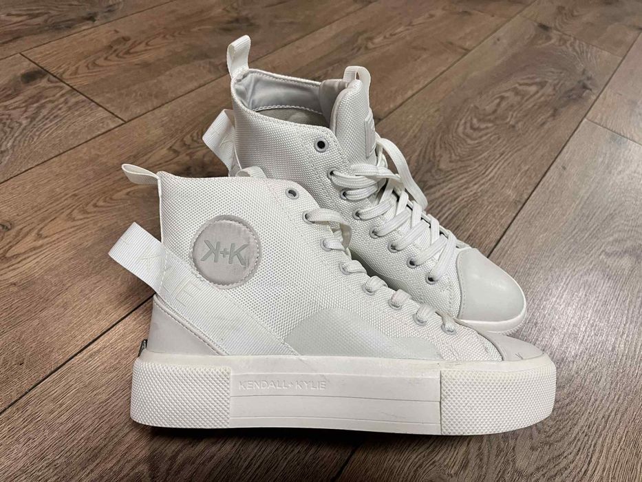 KENDALL + KYLIE кецове в отлично състояние.Нови са само са пробвани.