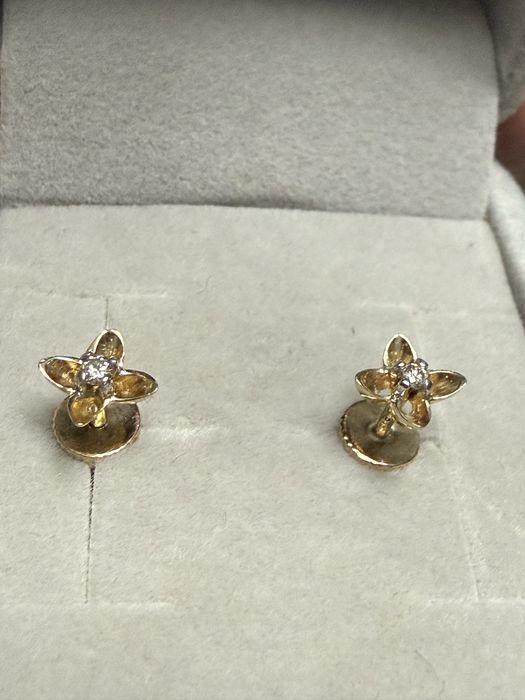 Бриллиантовые пусеты