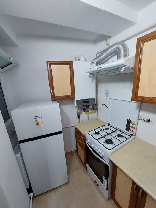 3 camere | Renovat complet | Mobilat & utilat | Lângă Colegiul „Mihail Sadoveanu” | Pod pe toată suprafața