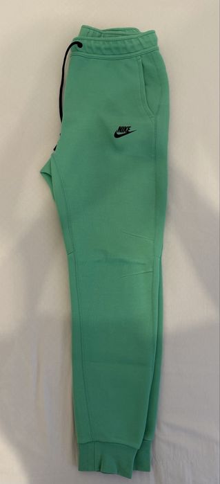 Pantaloni Nike Tech