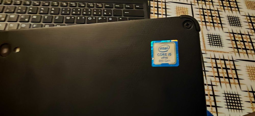 Laptop-tabletă 2 în 1 Fujitsu Stylistic Q738 i5-8350 8Gb ram 120Gb SSD