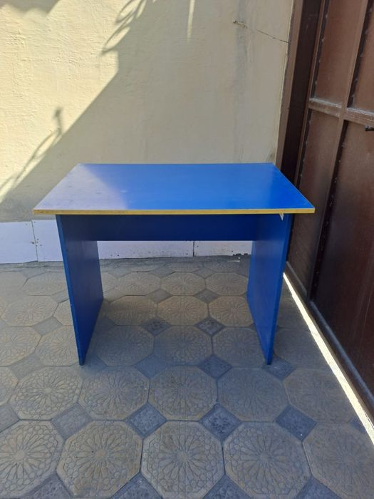 Продается стол небольшой