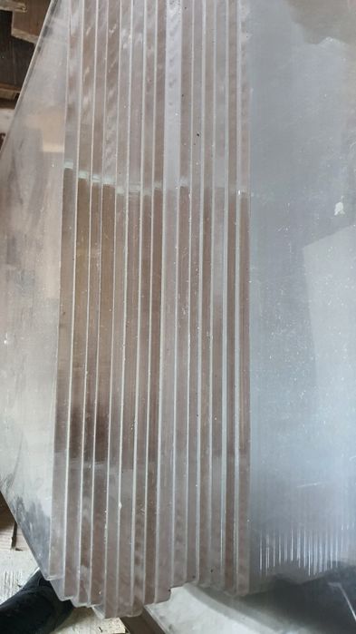 Panouri din plexiglas transparent