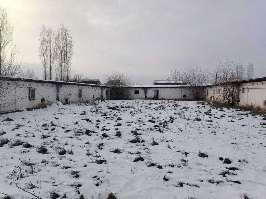 Ер сотилади 17 сотих Нотурар, бизнесга зор, бинолари бн, 4200дан