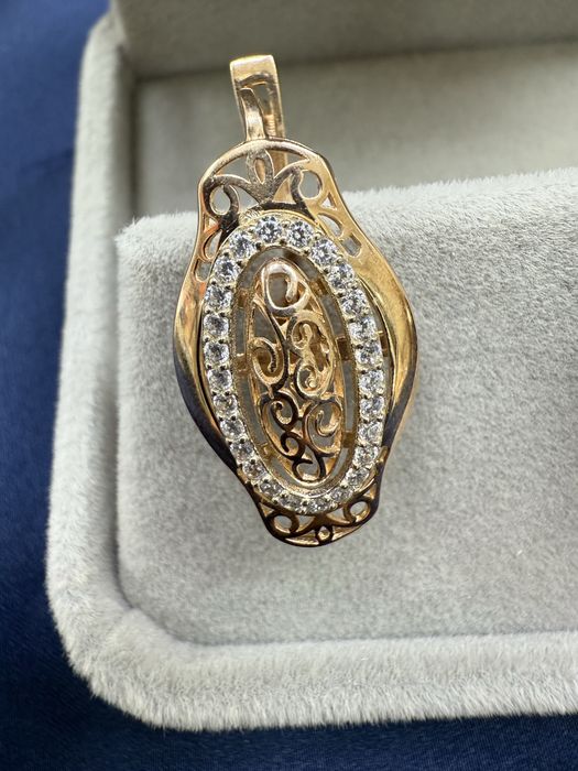 Золотые серьги с фианитами