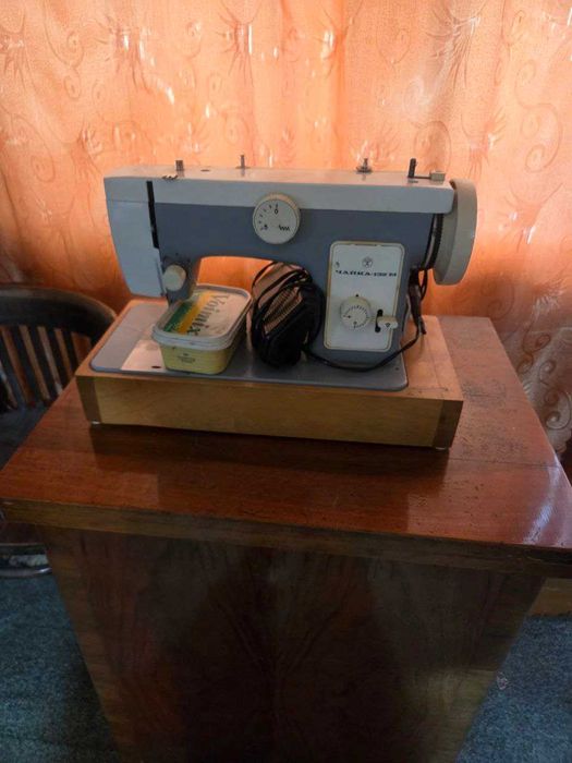 швейная машинка чайка 132м  и веритас