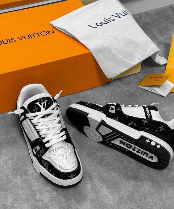 Мъжки сникърси цветове черно и бяло Louis Vuitton