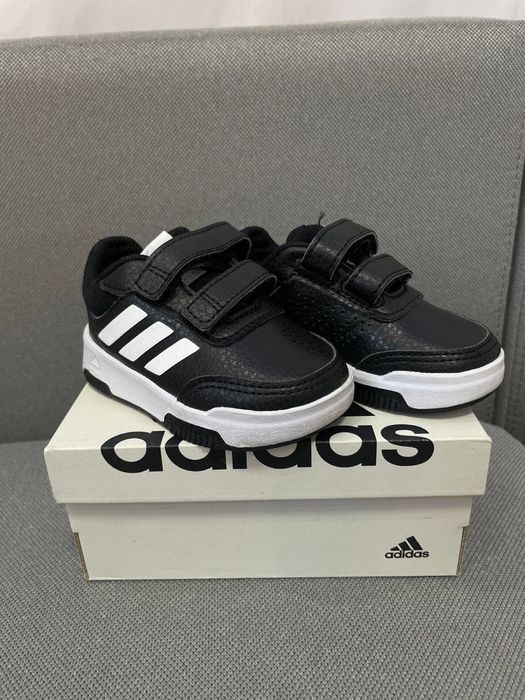 Детская обувь от Адидас 10000