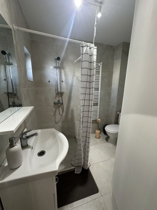 Inchiriez casa apartament cu 3 camere, garaj si curte Cernavoda