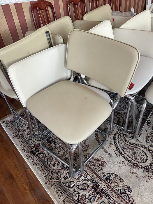 Продам кожанный диван углавой