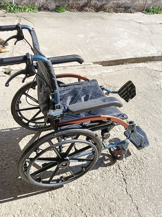 Căruț persoane cu dizabilități manual