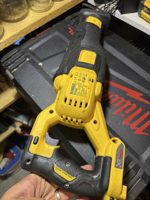 Fierastrau sabie Dewalt DCS388 54V